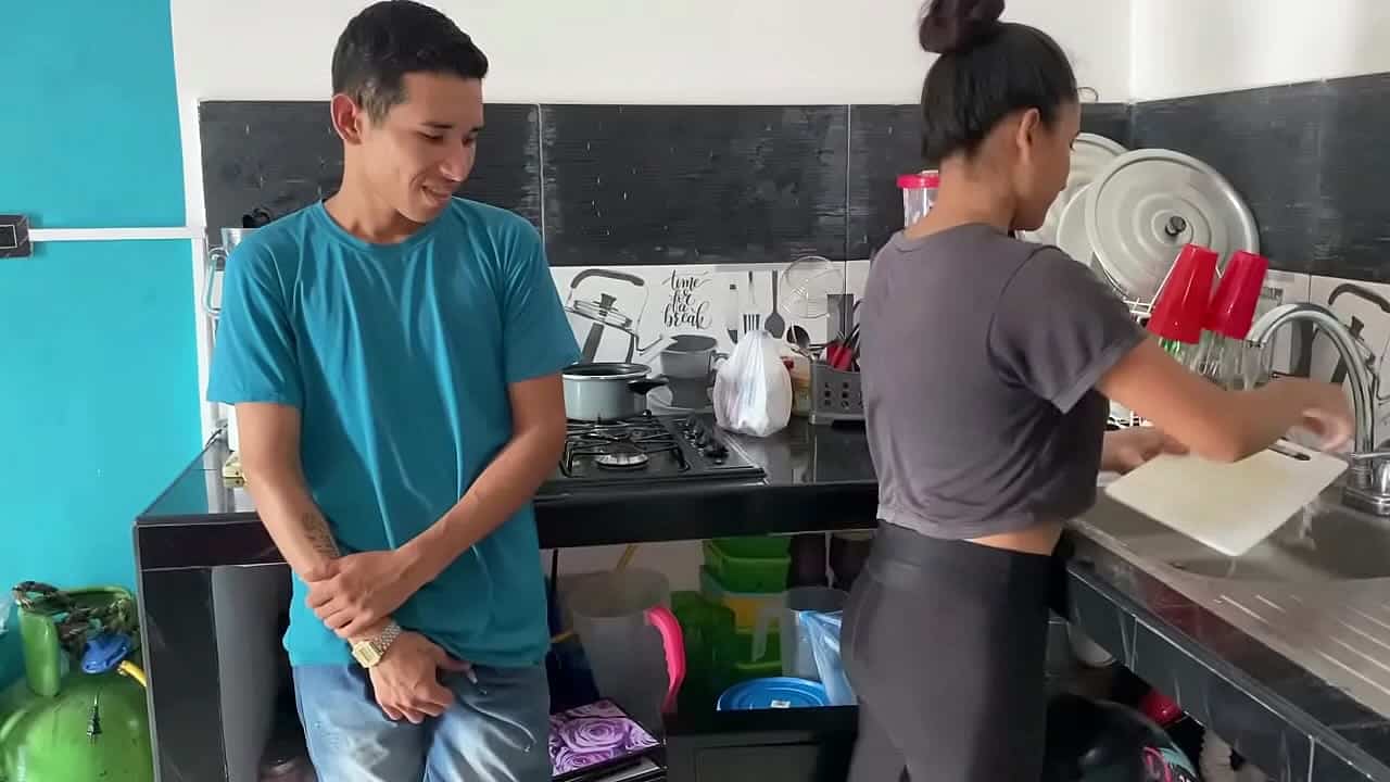 Le como el coño a mi prima y se pone muy caliente
