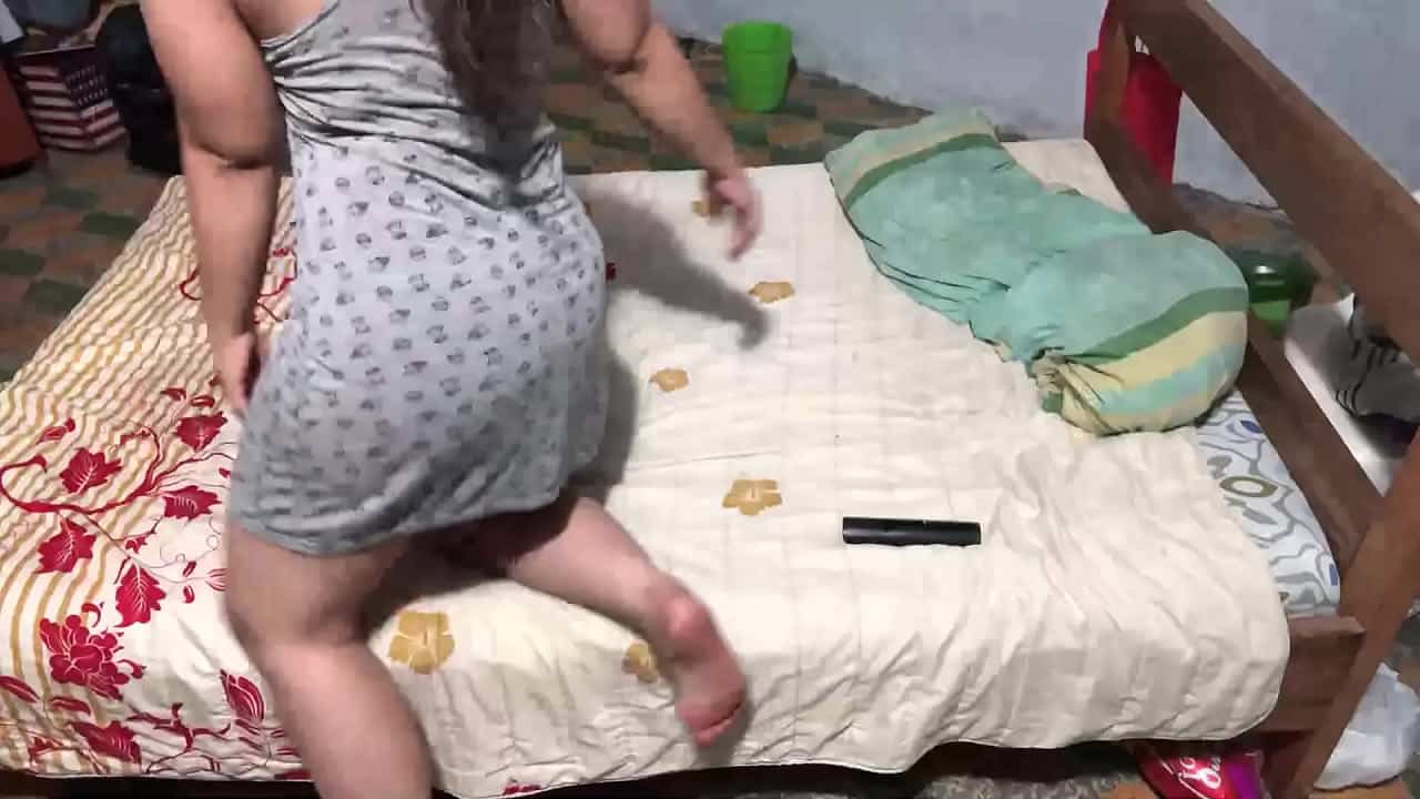 Mi cuñada viciosa me pide polla a cambio de su silencio