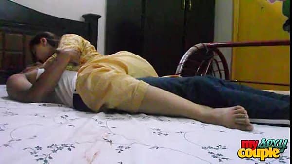 Sonia Bhavi follando rico antes de irse a dormir