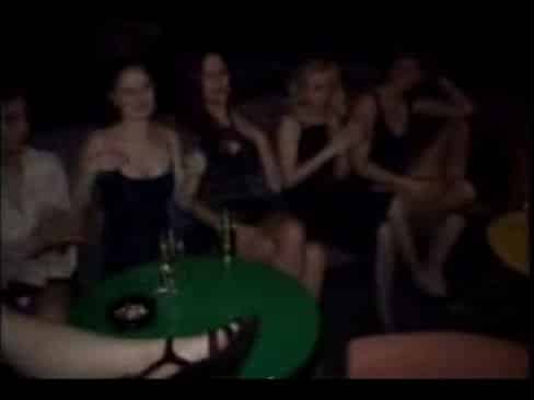 Orgia en una despedida de solteras con la futura esposa y sus amigas lesbianas