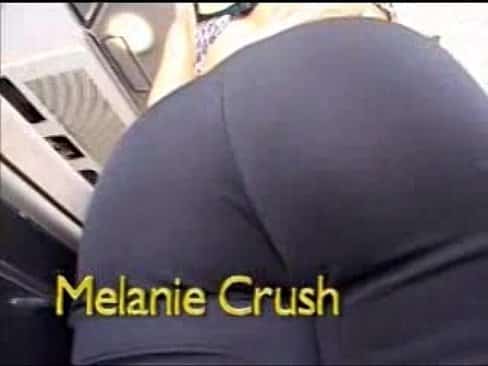 Una secretaria muy caliente es follada por un pollon negro de 28cm y la goza como una perra